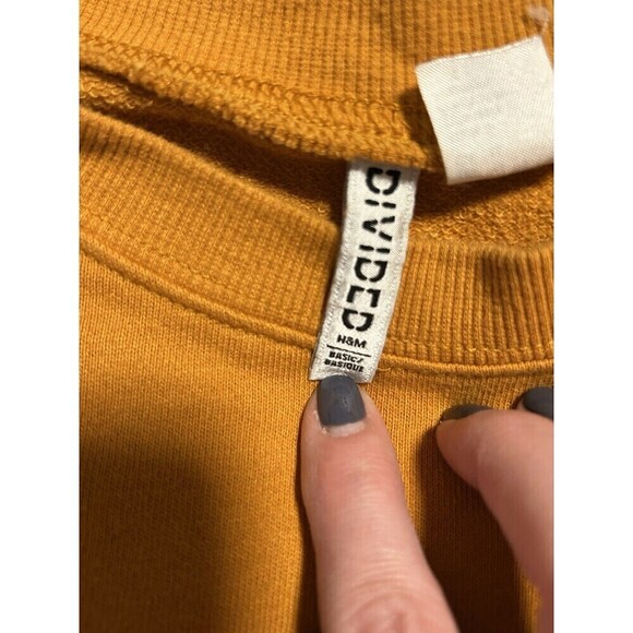 H&M Sweater Women’s Medium Disney Divided Orange Pullover Logo Mickey Mouse Ears - Picture 4 of 8